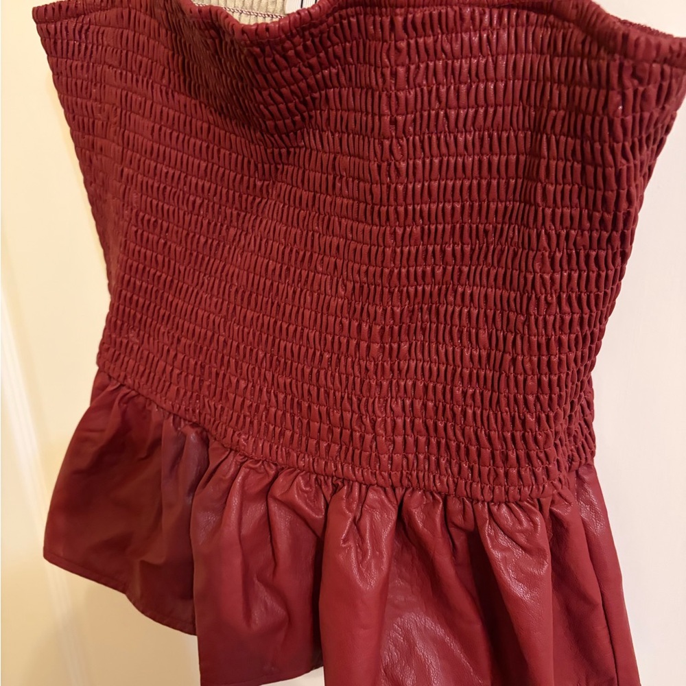 TCEC Red Cotton Faux Leather Wide Strap Smocked Peplum Cropped Top Size Large - Picture 4 of 6